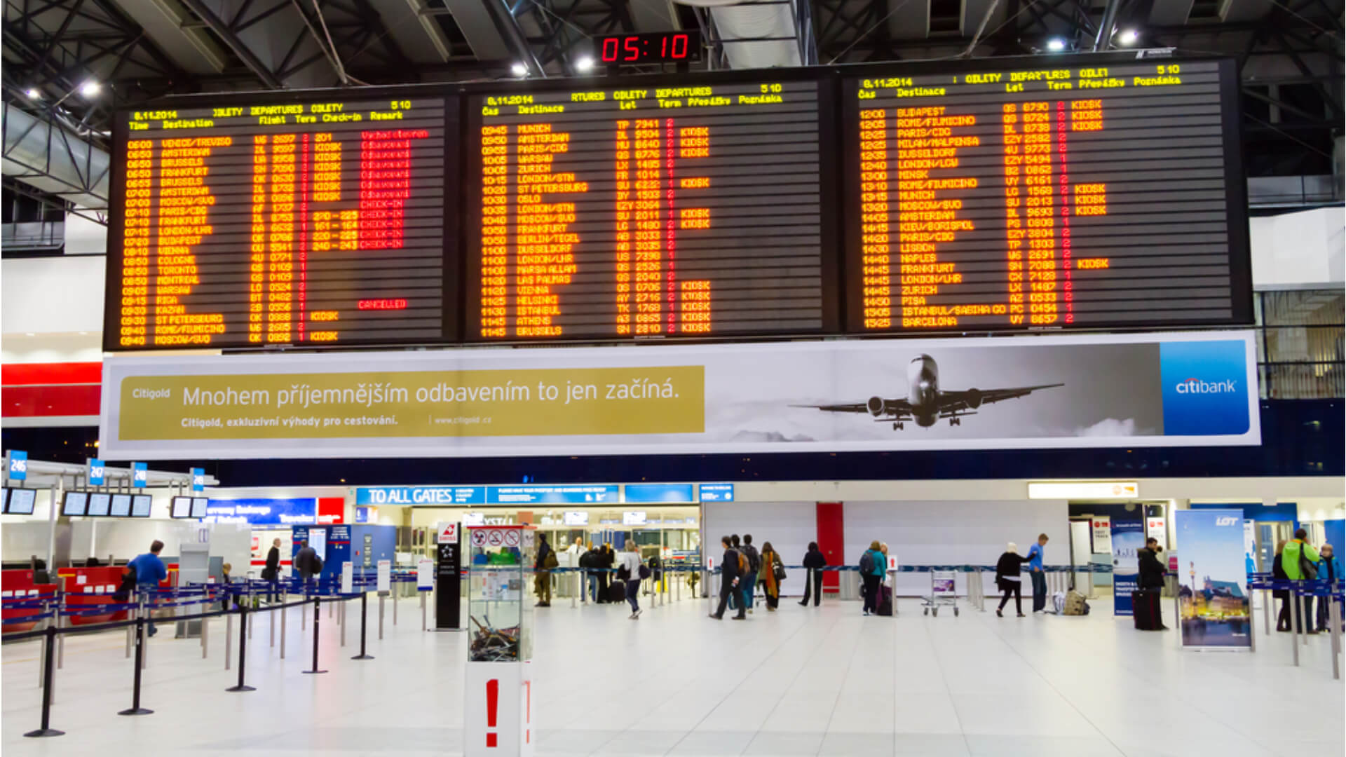 Digital Signage at Airports: Think beyond FIDS